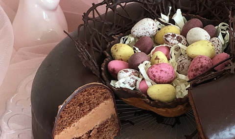 Spanish Mona de Pascua Nido de Chocolate