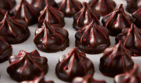Chocolate confectionery - enrobed marshmallows
